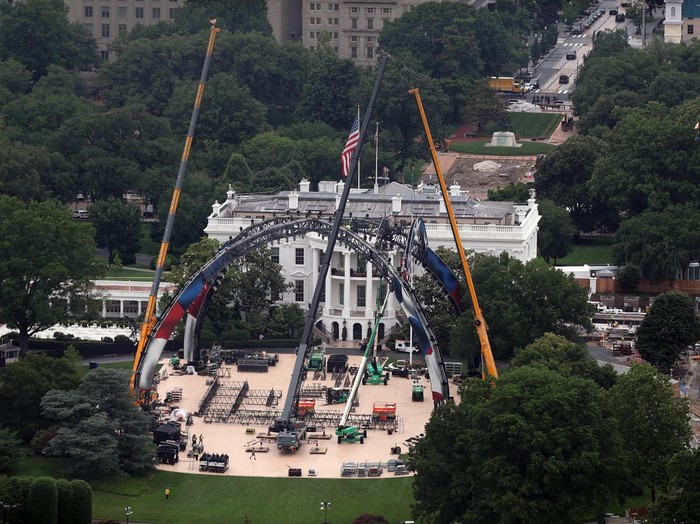 WASHINGTON, DC - MAY 26: Construction continues for the upcoming UFC match on the South Lawn of the White House on May 26, 2026 in Washington, DC. President Donald Trump is hosting a UFC match on the White House grounds in honor of the 250th annivers