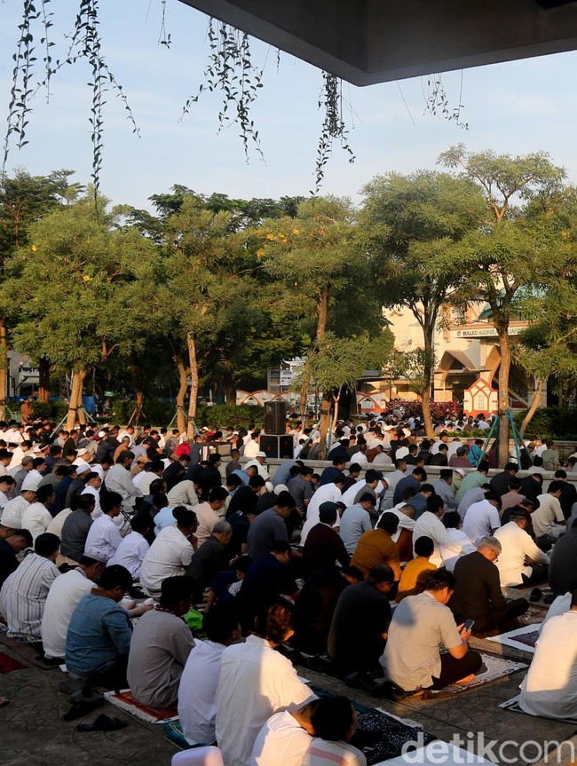 Alun-alun Pamulang Dipenuhi Jemaah Salat Iduladha