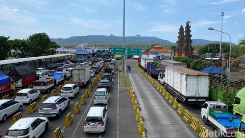 Antrean kendaraan menuju Pelabuhan Gilimanuk mengular hingga 2,7 km, Rabu (27/5/2026).