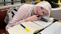 Ayana Moon yang mau kuliah S2 di Oxford tiba-tiba mendapat kabar baik. Ia mendapat beasiswa dari universitas asal Inggris tersebut. (Foto: dok Instagram xolovelyayana)