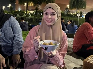 Melokal! Ayana Moon Cicip Mie Titi Makassar hingga Pempek Palembang