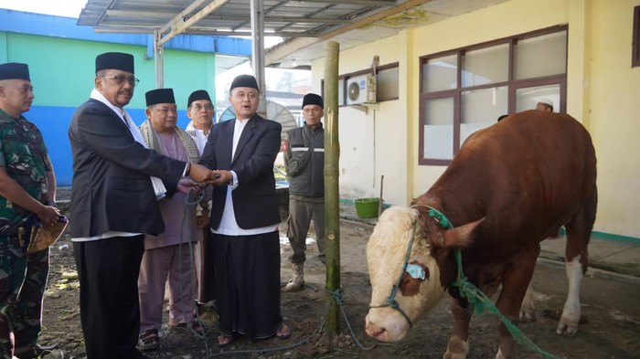 Bupati Sukabumi Asep Japar, laksanakan salat Idul Adha di Jampang Tengah
