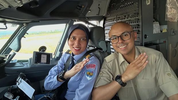 Captain Ajeng Mahessa  (30), pilot 737 kepresidenan termuda di dunia dan anggota Paskibraka Nasional 2011.
