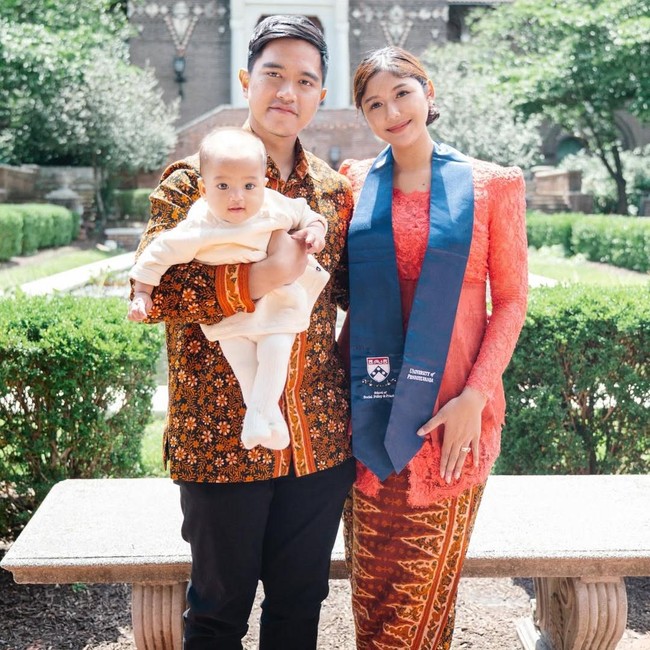 Erina Gudono Senang Bawa Bingah ke Kota Kelahiran-Temani Wisuda