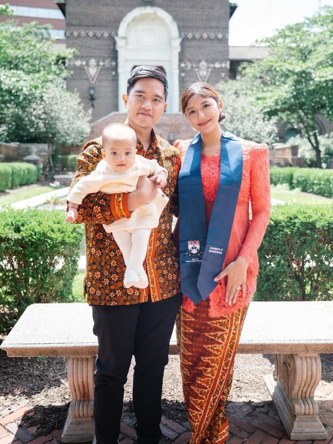 Erina Gudono Senang Bawa Bingah ke Kota Kelahiran-Temani Wisuda