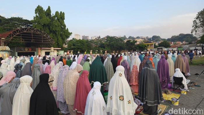 Gelaran Salat Idul Adha di lapangan eks Wonderia di Kelurahan Tegalsari, Kecamatan Candisari, Kota Semarang, Rabu (27/5/2026).
