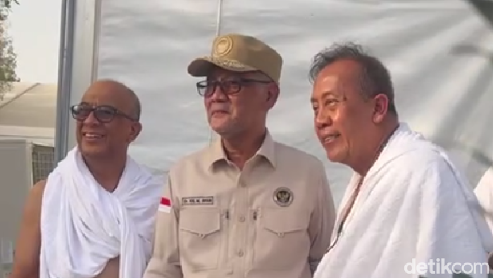 Gus Irfan berkeliling di tenda jemaah haji di Arafah, Arab Saudi (26/5/2026).