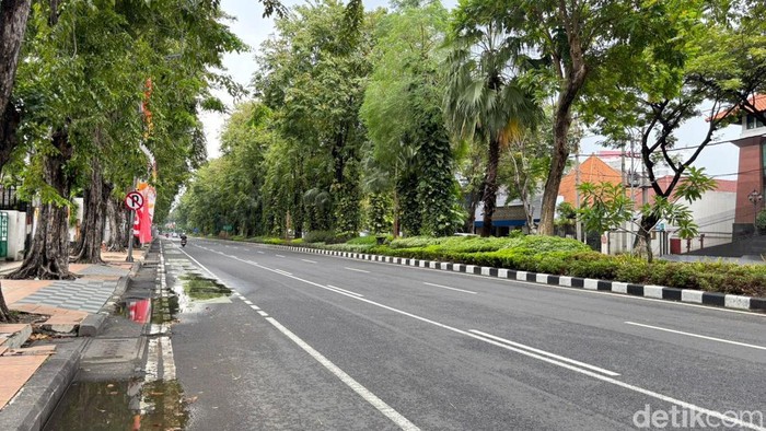 Jalanan di Kota Surabaya lenggang saat Hari Raya Idul Adha