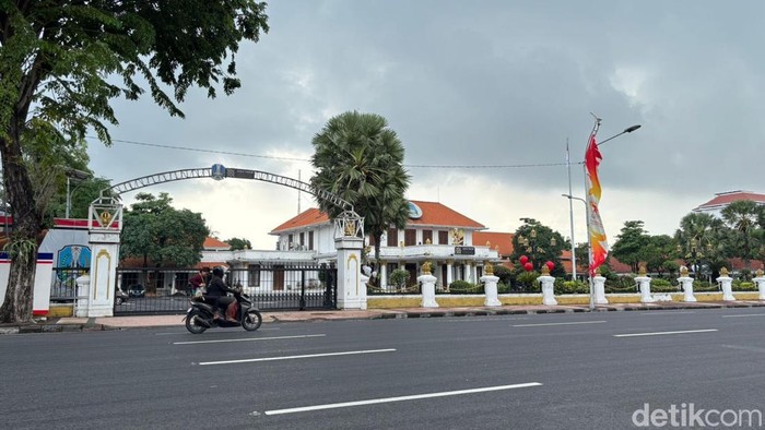 Jalanan di Kota Surabaya lenggang saat Hari Raya Idul Adha