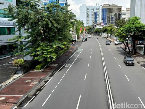 Jalanan di Kota Surabaya lenggang saat Hari Raya Idul Adha Jalanan di Kota Surabaya lenggang saat Hari Raya Idul Adha