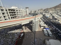 Cuaca Ekstrem, Saudi Imbau Jemaah Haji Jaga Kesehatan Kaki Selama Musim Haji