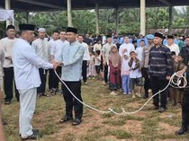 Polda Babel Salurkan Puluhan Hewan Kurban untuk Masjid dan Komunitas