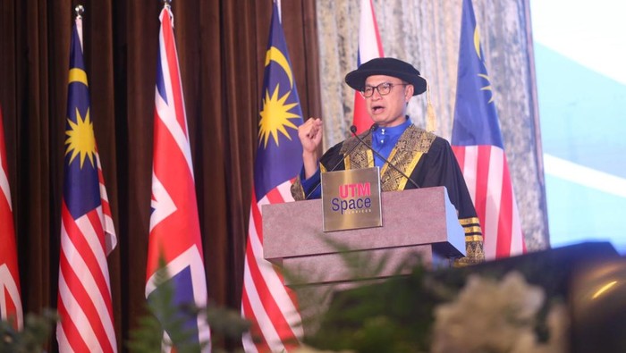 Kepala BPOM RI Prof Taruna Ikrar menerima penugasan akademik sebagai Adjunct Professor bidang Advanced Cell Gene Therapy Pharmacology dari UTM Space di Kuala Lumpur, Malaysia. (dok. ist)