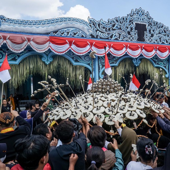 Kirab Grebeg Besar Keraton Solo Semarakkan Idul adha