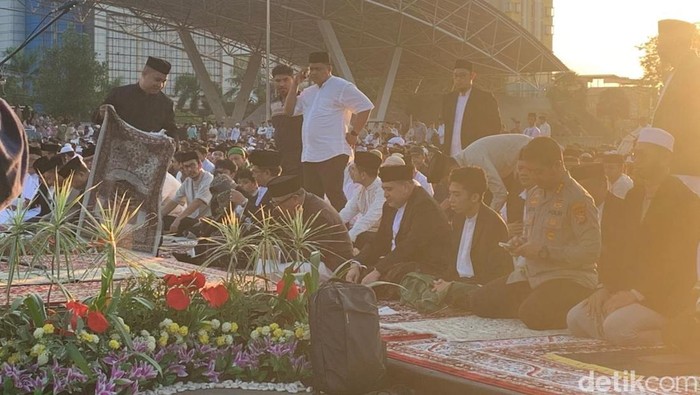 Wali Kota Makassar Munafri Appi Arifuddin salat Idul Adha 1447 H di Lapangan Karebosi Makassar.