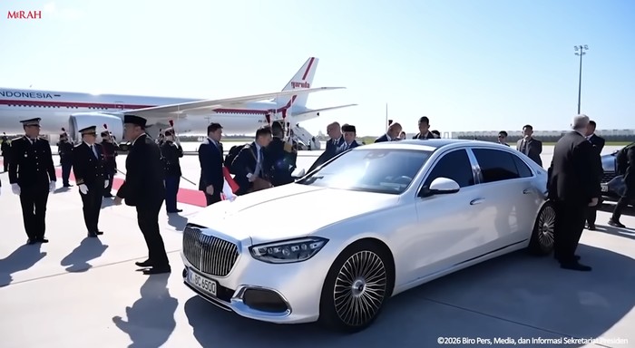 Mobil Mewah Tunggangan Prabowo di Paris