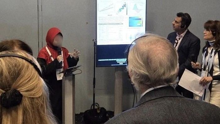 Momen saat Prihantini mempresentasikan riset di International Symposium on Pneumococci and Pneumococcal Disease (ISPPD) di Copenhagen, Denmark, 18 Mei 2026 lalu