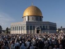Momen Umat Muslim Palestina Salat Idul Adha di Masjid Al-Aqsa