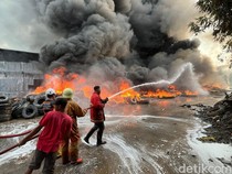 Kebakaran Pabrik Daur Ulang Ban di Mojokerto Diduga Akibat Korsleting