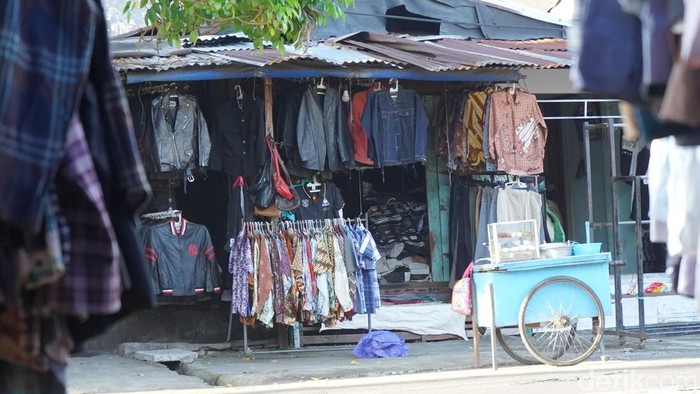 Pedagang Thrift di Gembong Surabaya