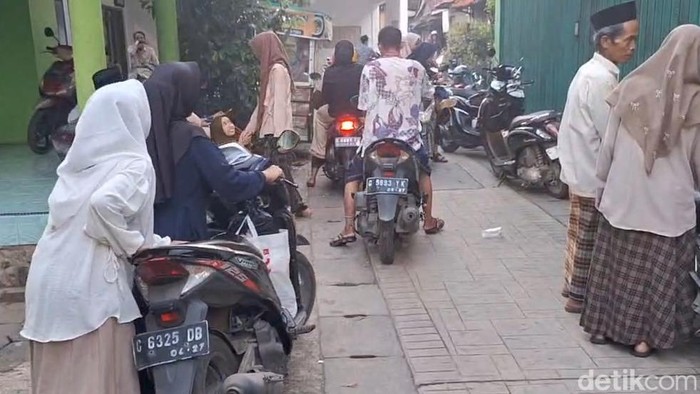 Suasana pondok pesantren yang pimpinannya ditangkap usai diduga mencabuli santriwati di Buaran, Kabupaten Pekalongan, Rabu (27/5/2026) sore.