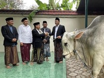 Bupati Subandi Serahkan Hewan Kurban ke Takmir Masjid Agung Sidoarjo