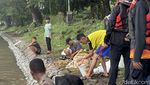 DLH Kota Surabaya Sidak Warga Cuci Rumen di Sungai