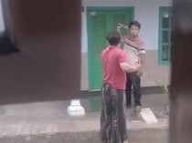 Geger Pemuda ODGJ Mengamuk Sambil Acungkan Sajam di Pasuruan
