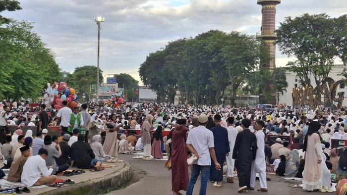 Ribuan masyarakat Palembang memadati Masjid Agung Palembang jelang Salat Idul Adha 1447 Hijriah
