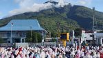 Momen Umat Muslim Salat Id di Berbagai Lokasi Ikonik