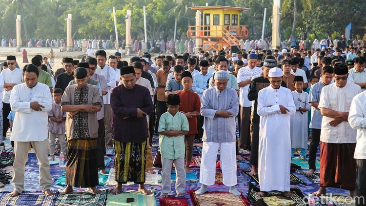 Salat Idul adha di Pantai Ancol Dipadati Ribuan Umat Muslim
