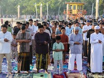 Salat Idul adha di Pantai Ancol Dipadati Ribuan Umat Muslim