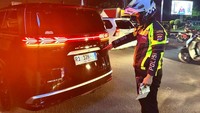 Viral Mobil Mewah Berpelat 'RI' di Tangerang Berujung Ditilang Polisi