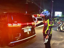 Viral Mobil Mewah Berpelat RI di Tangerang Berujung Ditilang Polisi