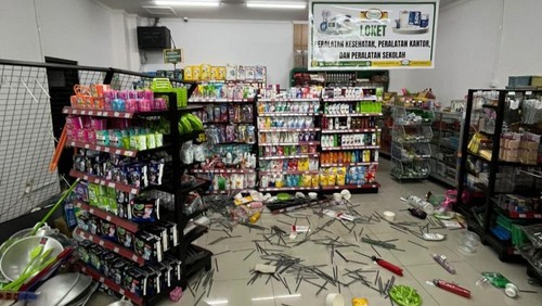 Seekor sapi kurban mengacak-acak minimarket di Kecamatan Leuwiliang, Bogor, Jawa Barat. (Dok istimewa).