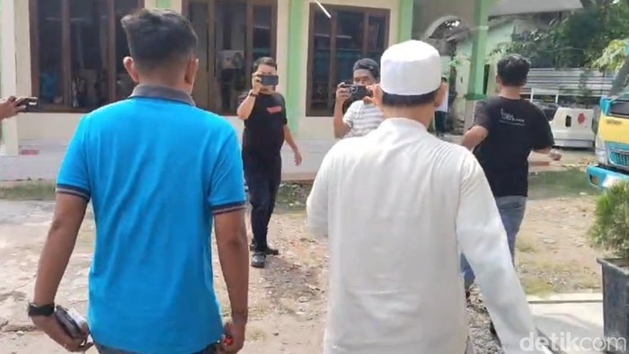 Seorang pimpinan ponpes digiring ke Satreskrim Polres Pekalongan Kota terkait dugaan pencabulan santriwati, Rabu (27/5/2026).