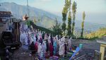 Momen Umat Muslim Salat Id di Berbagai Lokasi Ikonik