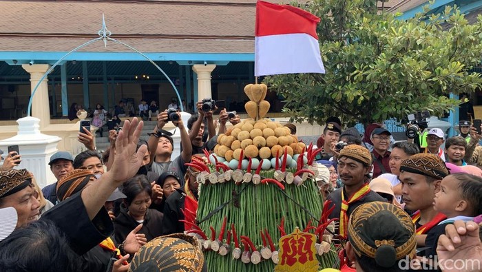 Suasana grebeg besar yang digelar Paku Buwono XIV Purbaya, Rabu (27/5/2026)