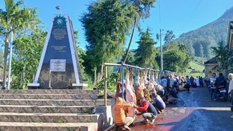 Penampakan Dusun Krajan yang 'Kebanjiran' Hewan Kurban, Warga Penuhi Jalan