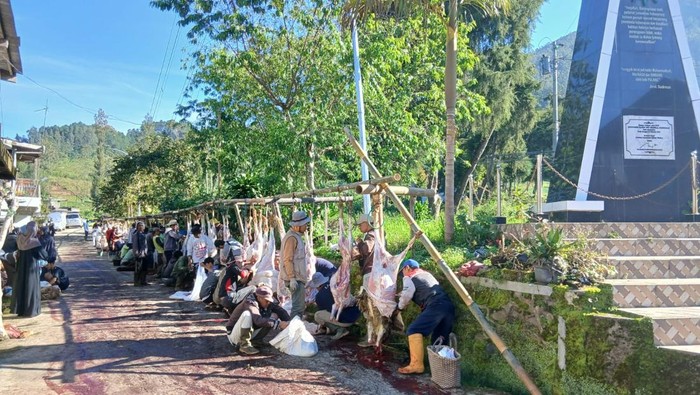 Suasana kurban di Dusun Krajan, Desa Batur, Kabupaten Banjarnegara, Rabu (27/5/2026).