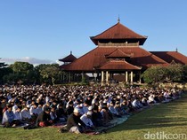 Video: Suasana Salat Idul Adha di Alun-alun Ida Dewa Agung Jambe Bali