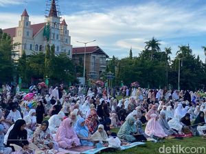 Salat Idul Adha di Parepare: Saf Jemaah Meluber ke Jalan Lapangan Makkasau