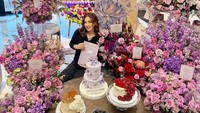 Tasya Farasya memperlihatkan banyaknya bunga dan kue di momen ulang tahun ke-34. (Foto: dok Instagram tasyafarasya)