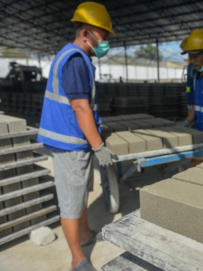 Warga Binaan Lapas Tangerang Produksi Bahan Bangunan