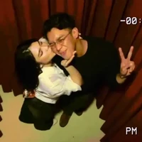 Potret Mesra Ardhito Pramono & Davina Karamoy, Pelukan-Cium Kening
