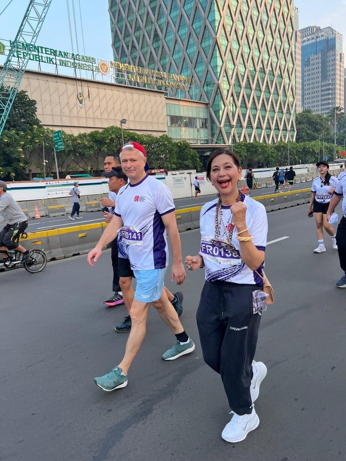 Ayu Azhari Nikmati Pengalaman Jadi Finisher Lomba Lari