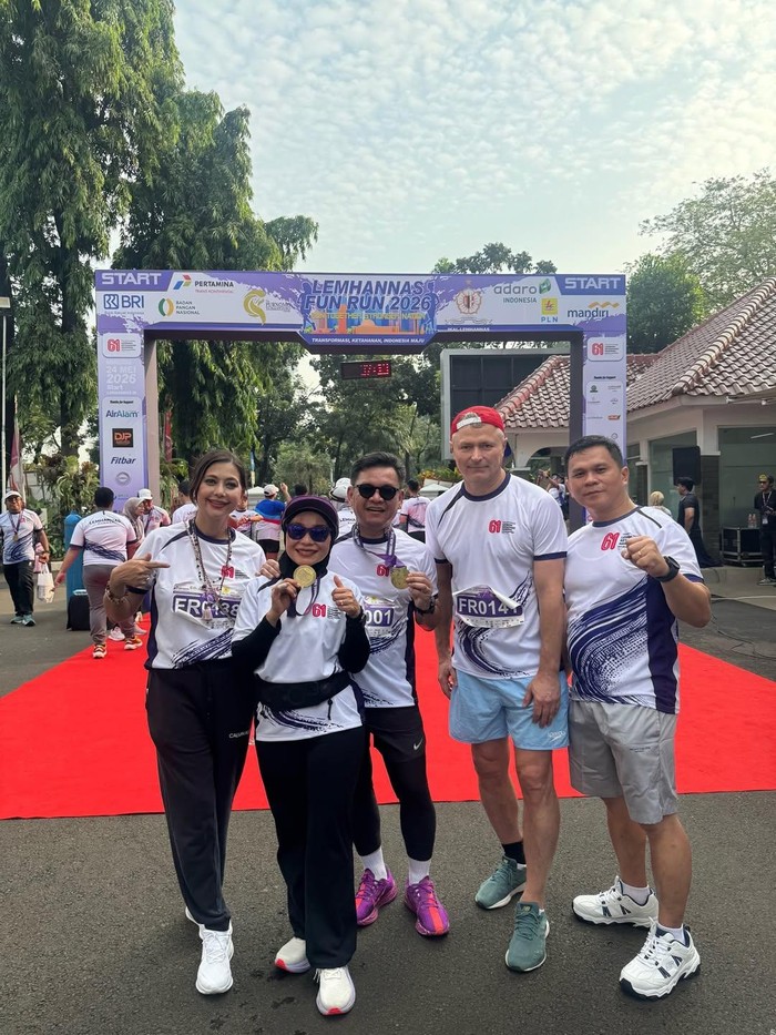 Ayu Azhari Nikmati Pengalaman Jadi Finisher Lomba Lari