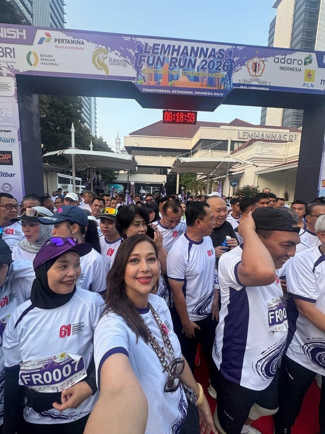 Ayu Azhari Nikmati Pengalaman Jadi Finisher Lomba Lari