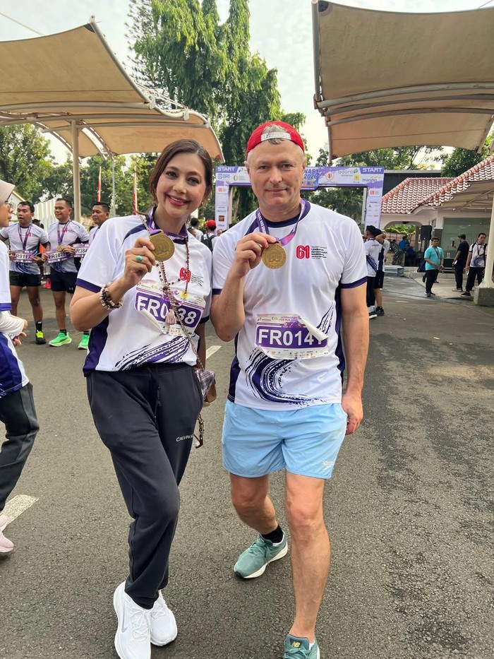 Ayu Azhari Nikmati Pengalaman Jadi Finisher Lomba Lari