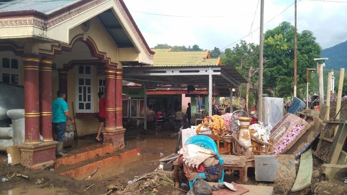 Banjir bandang melanda empat desa di Bolaang, Sulut, dengan 601 warga terdampak.